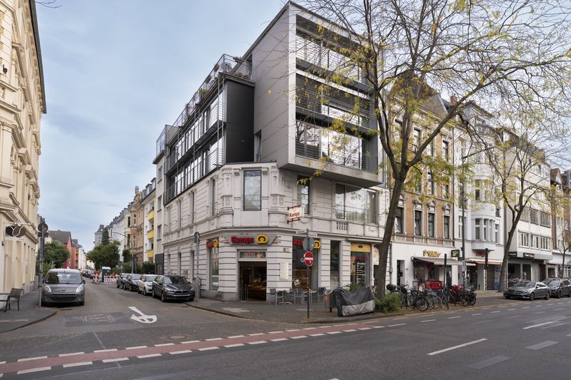 Praxishaus von Petra Brookland in Köln-Nippes von der Straße aus